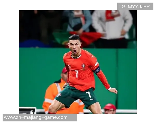 C罗四十岁再创辉煌补射破门生涯929球亲自指导曼联小将射手